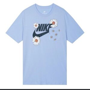 Nike Sportswear Essential Floral Daisy Shirt L